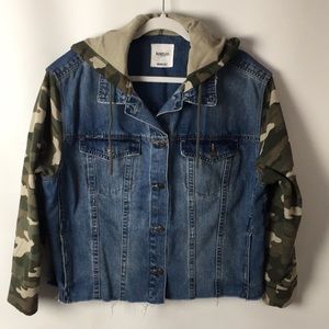 Women's Jean Jacket Size Extra Large Camo Hood Camo Sleeves Button Closure